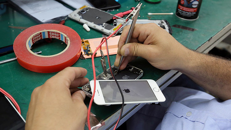 Filtran videos secretos de una planta de fabricación de iPhone 8