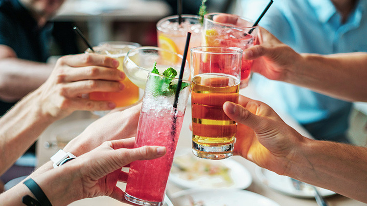 ¿Por qué se recomienda diluir el whisky con agua?