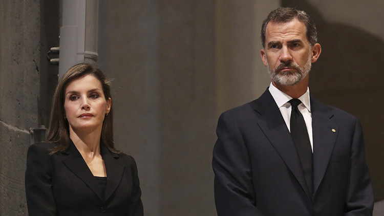 "No es bienvenido": La CUP catalana no irá a la manifestación antiterrorista si la encabeza el rey
