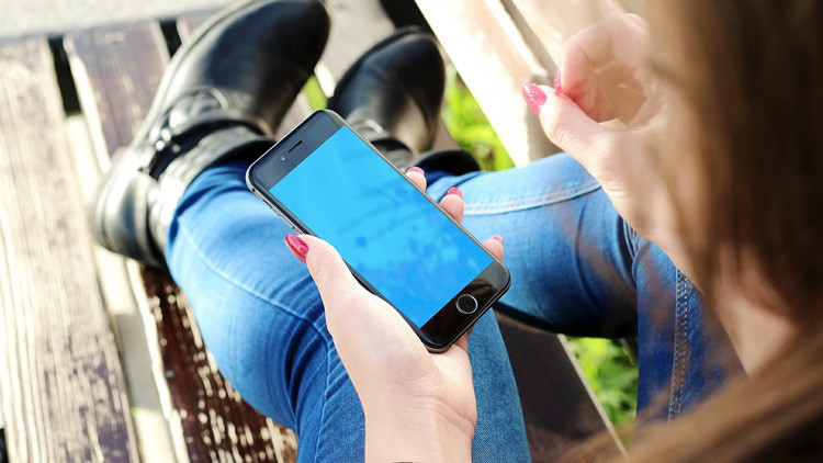 Roba el iPhone de una chica y lo devuelve a la Policía asustado por una historia escalofriante