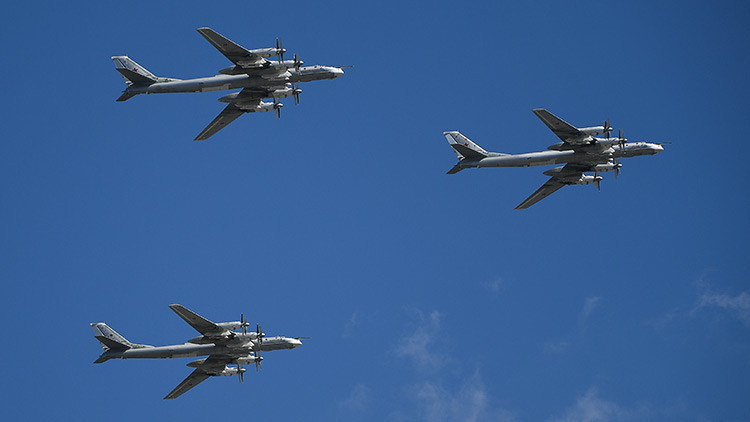 Bombarderos rusos sobrevuelan el océano Pacífico en la zona del mar del Japón