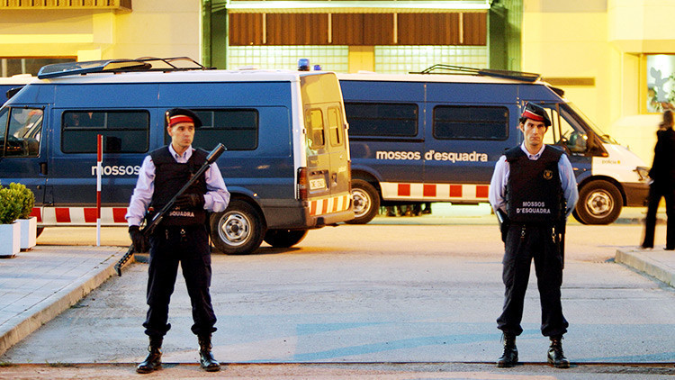 "Te vamos a rajar cuando salgas al patio": Amenazan a un detenido por el atentado en Barcelona