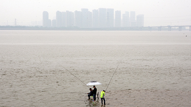 China pone en marcha un proyecto millonario para limpiar las aguas altamente contaminadas del país