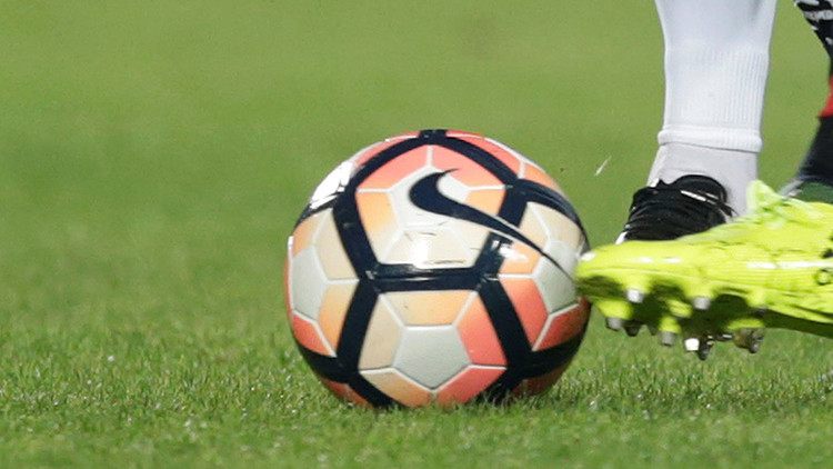 VIDEO: Un futbolista chileno sufre una grave lesión tras recibir una patada en la cabeza