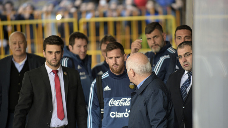 Messi se fotografía con un niño expulsado por los servicios de seguridad (VIDEO)