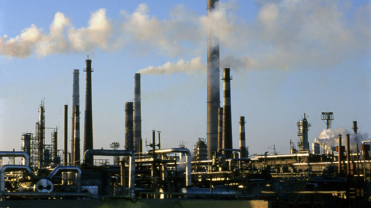 Otro efecto del Harvey: se prevé aumento de precio de gasolinas en América Latina
