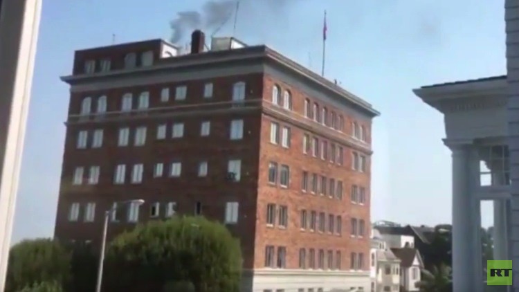 Así se ve desde Moscú la 'fumarola' sobre el consulado ruso en San Francisco (VIDEO)
