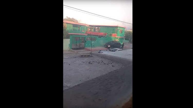 VIDEO: Policías "rematan" a cuatro presuntos delincuentes en México
