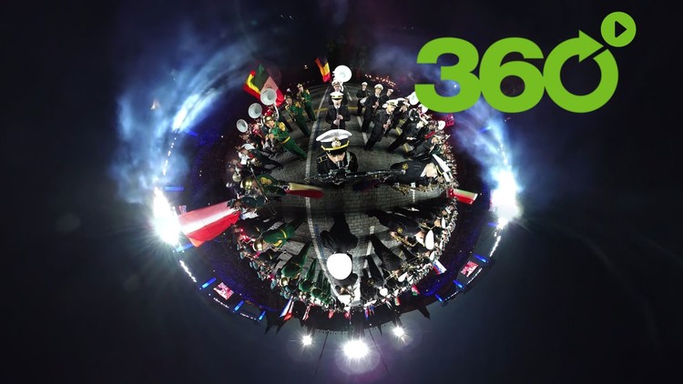 Acomódese en la Plaza Roja: Festival de bandas militares Torre Spásskaya en 360º