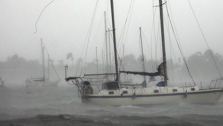 VIDEO: Un marinero transmite en vivo desde su barco la llegada del huracán Irma