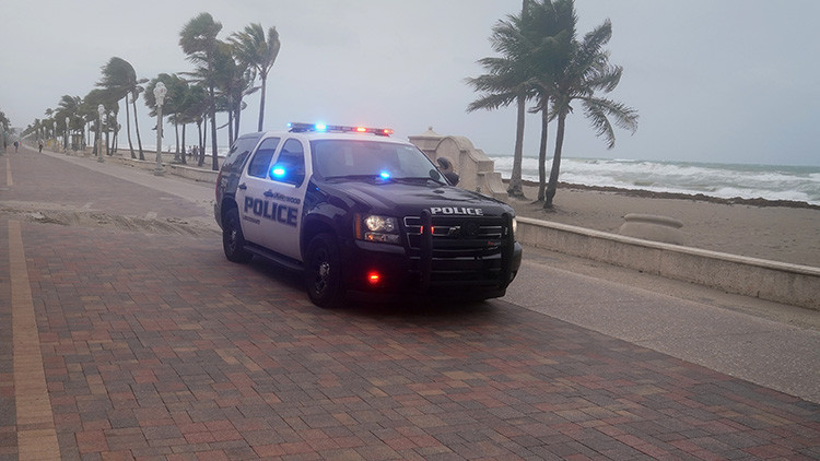 VIDEO: Saquean una tienda de zapatos en Florida pese a los vientos huracanados