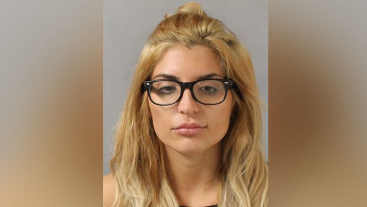 Una mujer le dispara a un sintecho que le pidió que bajara la música de su Porsche