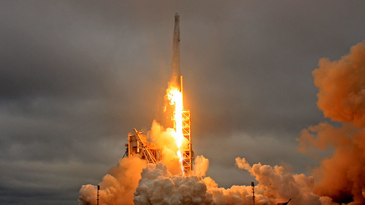 Elon Musk muestra todos los aterrizajes fallidos del Falcon en dos minutos (VIDEO)