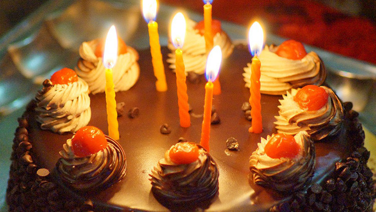 Un destacado clérigo saudita declara la guerra a las fiestas de cumpleaños