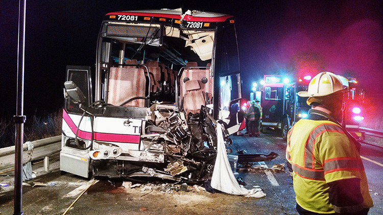 VIDEO: El momento exacto del choque mortal de dos autobuses en Nueva York