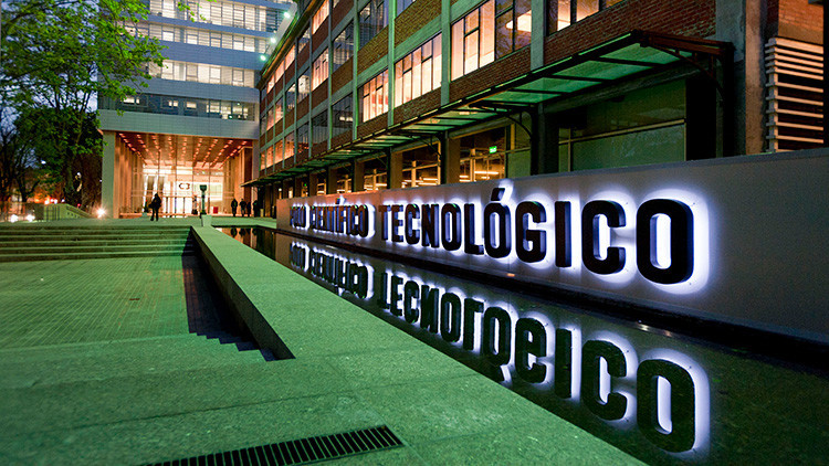 Científicos argentinos ocupan el Ministerio de Ciencia desde hace una semana
