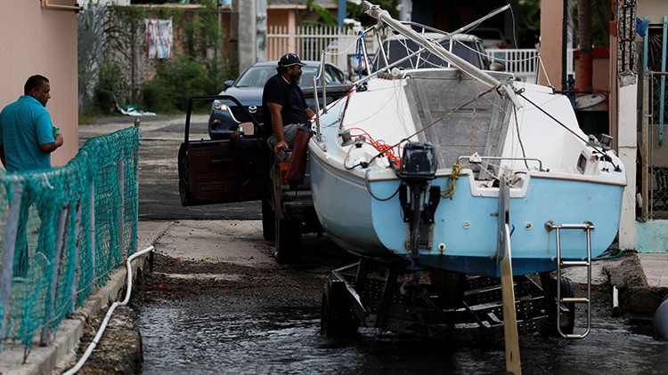 El poderoso huracán María toca tierra en la isla principal de Puerto Rico