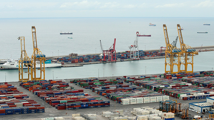 Los estibadores de Barcelona se niegan a atender un barco enviado por el gobierno de España