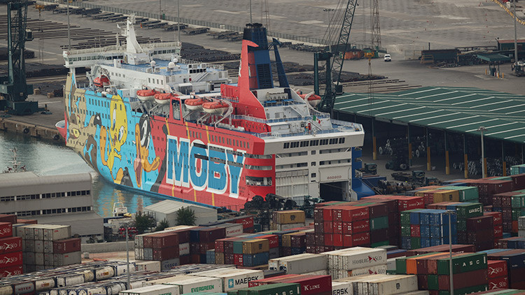 'Atraque de risa' en Cataluña: Twitter se mofa del 'barco de Piolín' usado por la Policía española