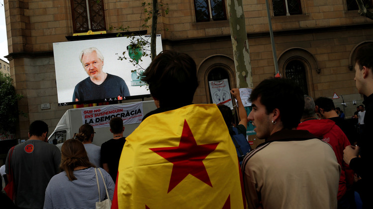 Assange tilda la situación en Cataluña de "la primera guerra por Internet en el mundo"