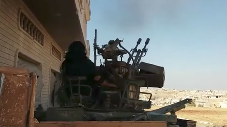 VIDEO: Los intentos fallidos de los rebeldes sirios de derribar un caza ruso Su-25