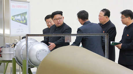 Kim Jong-Un enseña el programa nuclear de Pionyang, foto divulgada este 3 de septiembre por la Agencia Central de Noticias de Corea del Norte (KCNA)
