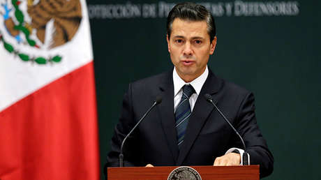 VIDEO: Enrique Peña Nieto muestra en su celular las imágenes del terremoto que él mismo grabó