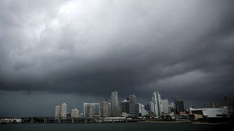 Nueve condados de Florida bajo alerta de tornados mientras se acerca el huracán Irma