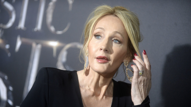 Creadora de la saga 'Harry Potter' muestra su indignación por los acontecimientos de Cataluña