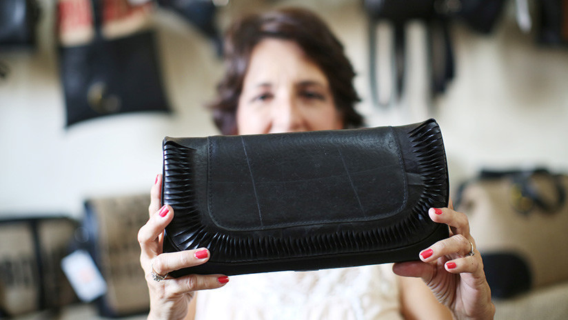 La diseñadora salvadoreña que ha puesto de moda los neumáticos usados
