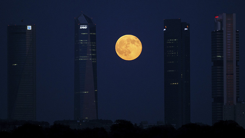 ¿Qué es lo que pasa con la Luna estos días, por qué es tan hipnótica? (VIDEO, FOTOS)