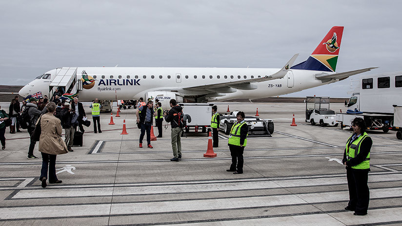 FOTOS: El aeropuerto 'más inútil del mundo' recibe su primer vuelo comercial