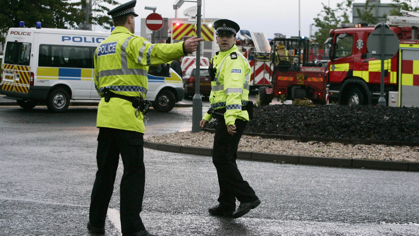 Un hombre armado con ballesta toma a una rehén en Escocia
