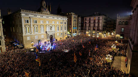 Celebración en Barcelona después de que el parlamento catalán declarara la independencia, 27 de octubre de 2017.