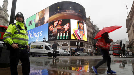 La Nueva Pantalla Del Centro De Londres Reconocera Su Rostro Su Automovil Y Su Estado De Animo Rt