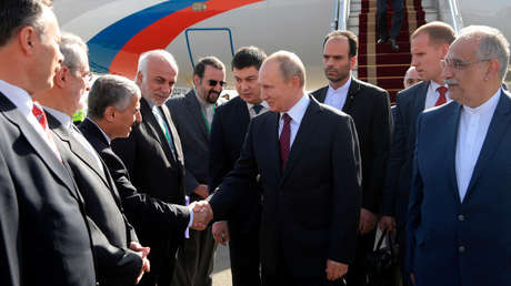 El presidente ruso Vladímir Putin en el aeropuerto de Teherán, el 1 de noviembre de 2017.