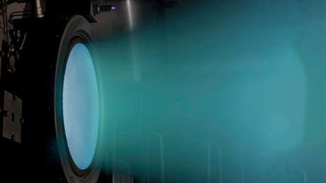  Uma hélice iônica de 7 kilowatts desenvolvida pelo Projeto Propeller of Xenon Evolutionary (NEXT) da NASA. 