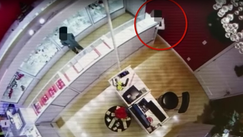 Video chocante: Usan a sus hijos menores para robar en una joyería de EE.UU.