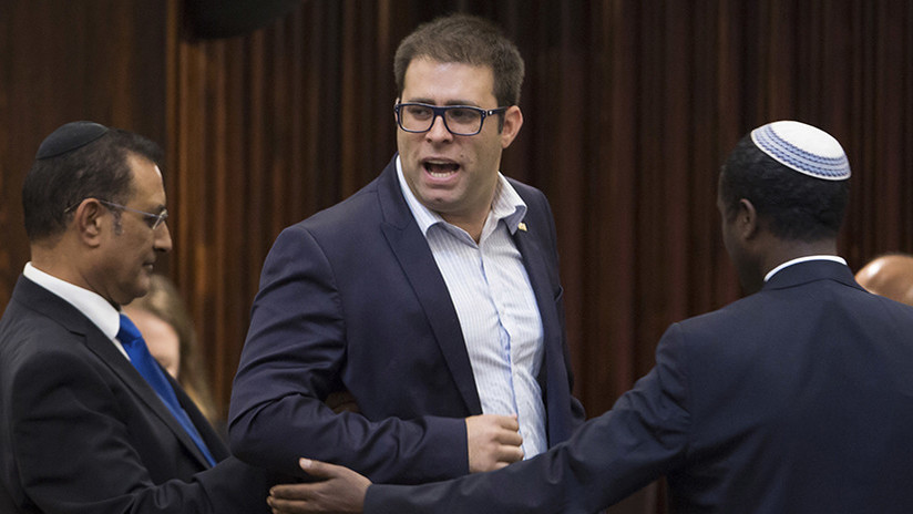 Diputado israelí a la madre de un reo palestino: "Tu hijo es un perro, no te queremos aquí" (VIDEO)