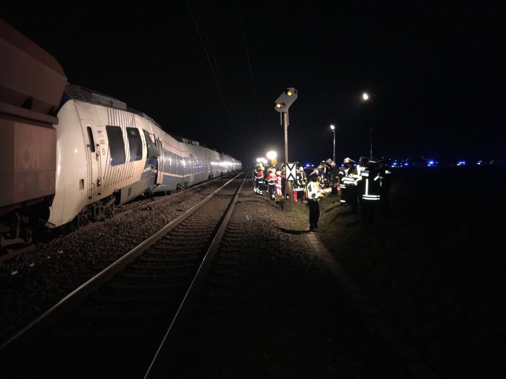 Choque de trenes deja decenas de heridos en Alemania