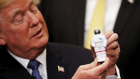 Trump anuncia que EE.UU. enviará una misión tripulada a la Luna y Marte