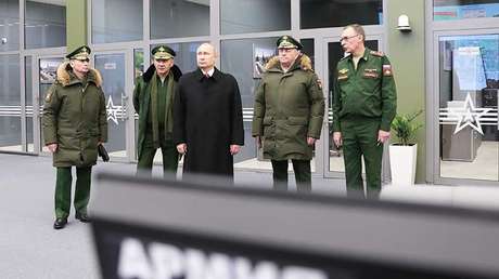 Putin visita la academia militar Pedro el Grande en las afueras de Moscú, el 22 de diciembre de 2017.