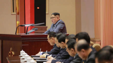 El líder norcoreano Kim Jong Un pronuncia un discurso.