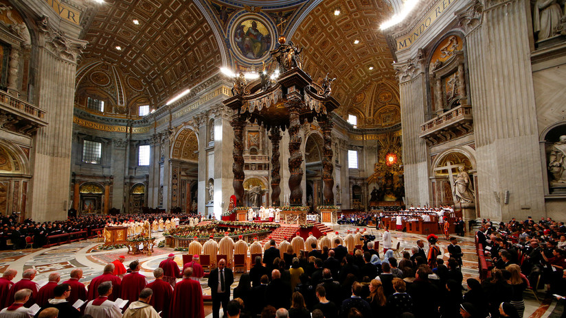 El papa Francisco aconseja no seguir las "estrellas" del éxito, el dinero y los placeres