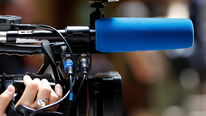 Un joven se queja de que una televisión le inventó un nombre al no creer que el suyo fuera real