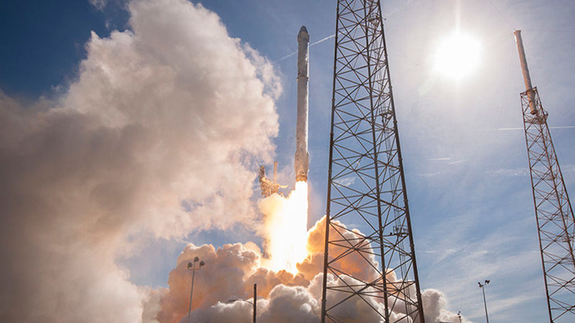 SpaceX lanza un misterioso satélite gubernamental (VIDEO)