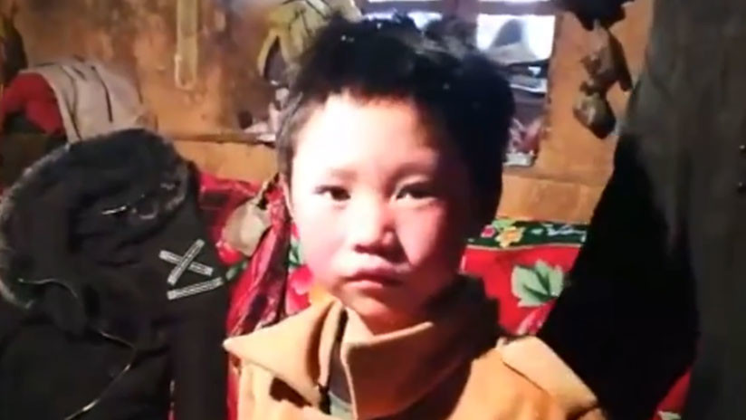 La letra con frío entra: Un niño chino llega al colegio con el pelo congelado y conmueve a la Red