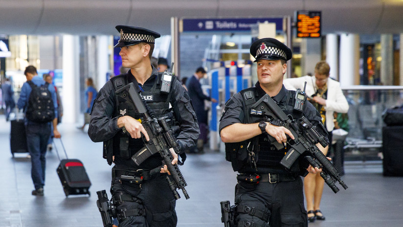 Cierran una estación del metro en Londres al hallarse un paquete sospechoso