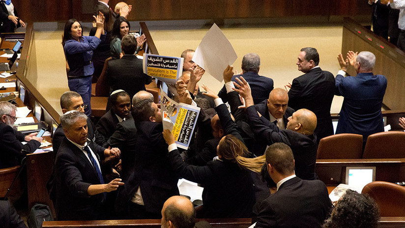 Israel: Choques entre diputados árabes y guardias interrumpen discurso de Mike Pence (VIDEO)