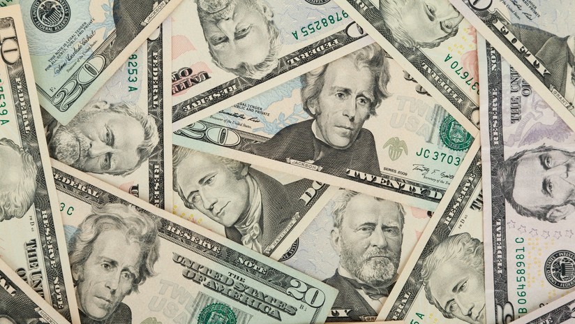 El dólar cae a su nivel más bajo de los últimos tres años respecto a seis monedas principales